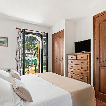 28 Maria Levy's Saint-Tropez