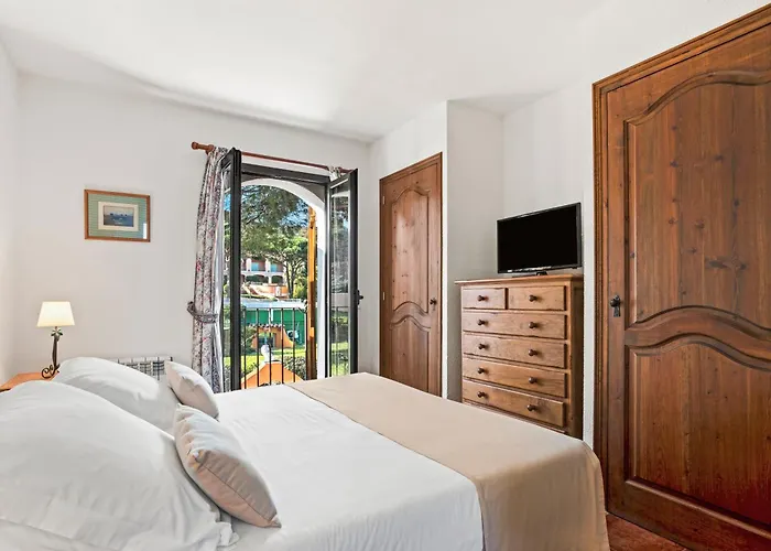 28 Maria Levy's Saint-Tropez