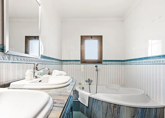 28 Maria Levy's * Saint-Tropez